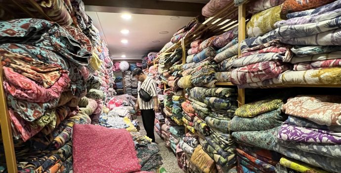 پارچه باتیک هندی،انواع طرح پارچه،پارچه باتیک هندی،پارچه جین،پارچه زمستونی،پارچه دستدوز،پارچه قواره ای،پارچه ترند،باتیک پارچه،