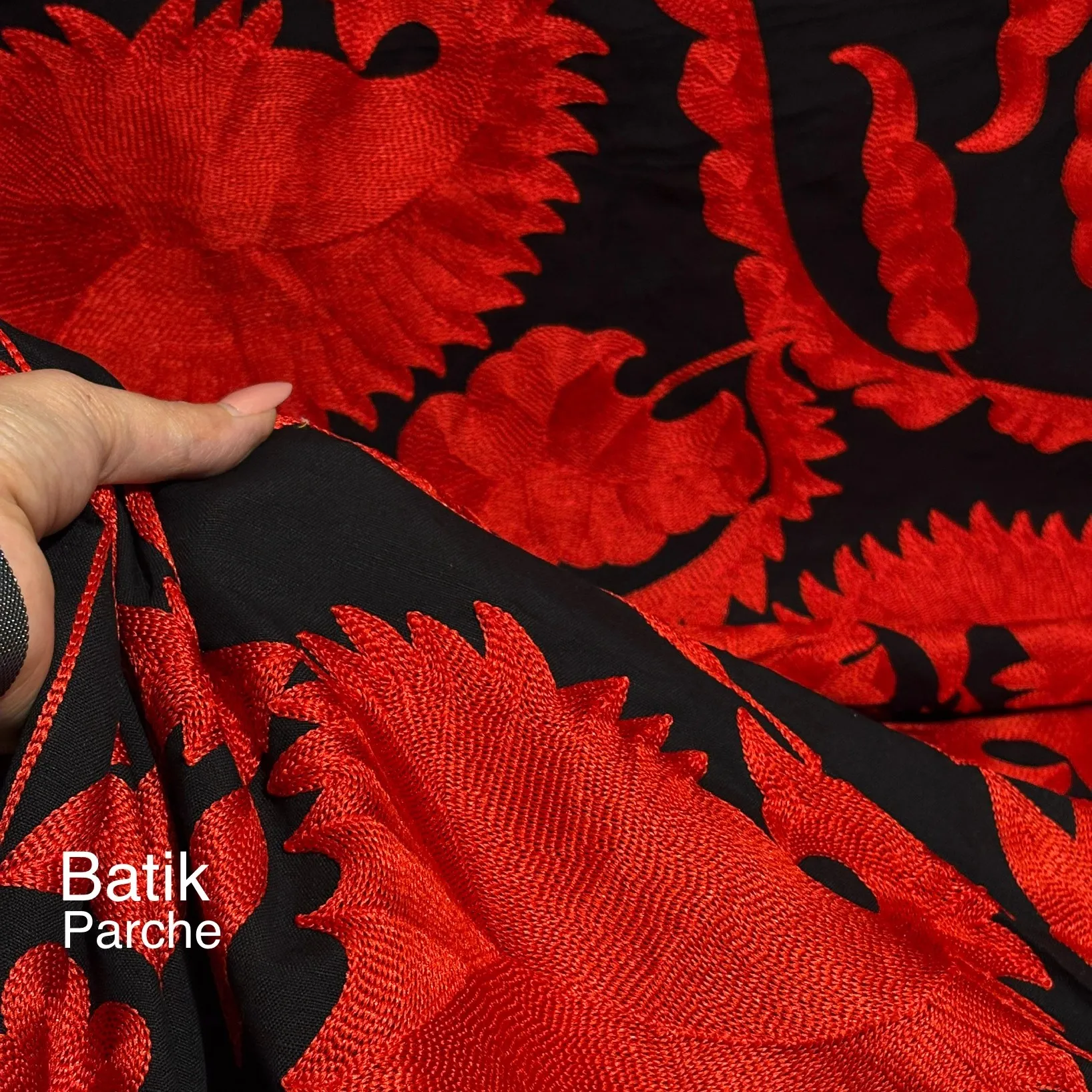 پارچه لینن سوزن دوزی باتیک پارچه بازار بزرگ پارچه ارسال به سراسر ایران.Linen fabric, embroidery, batik, fabric, big market Fabric shipped all over Iran.