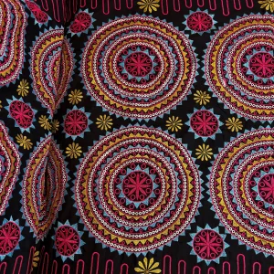 پارچه لینن سوزن دوزی باتیک پارچه بازار بزرگ پارچه ارسال به سراسر ایران.Linen fabric, embroidery, batik, fabric, big market Fabric shipped all over Iran.