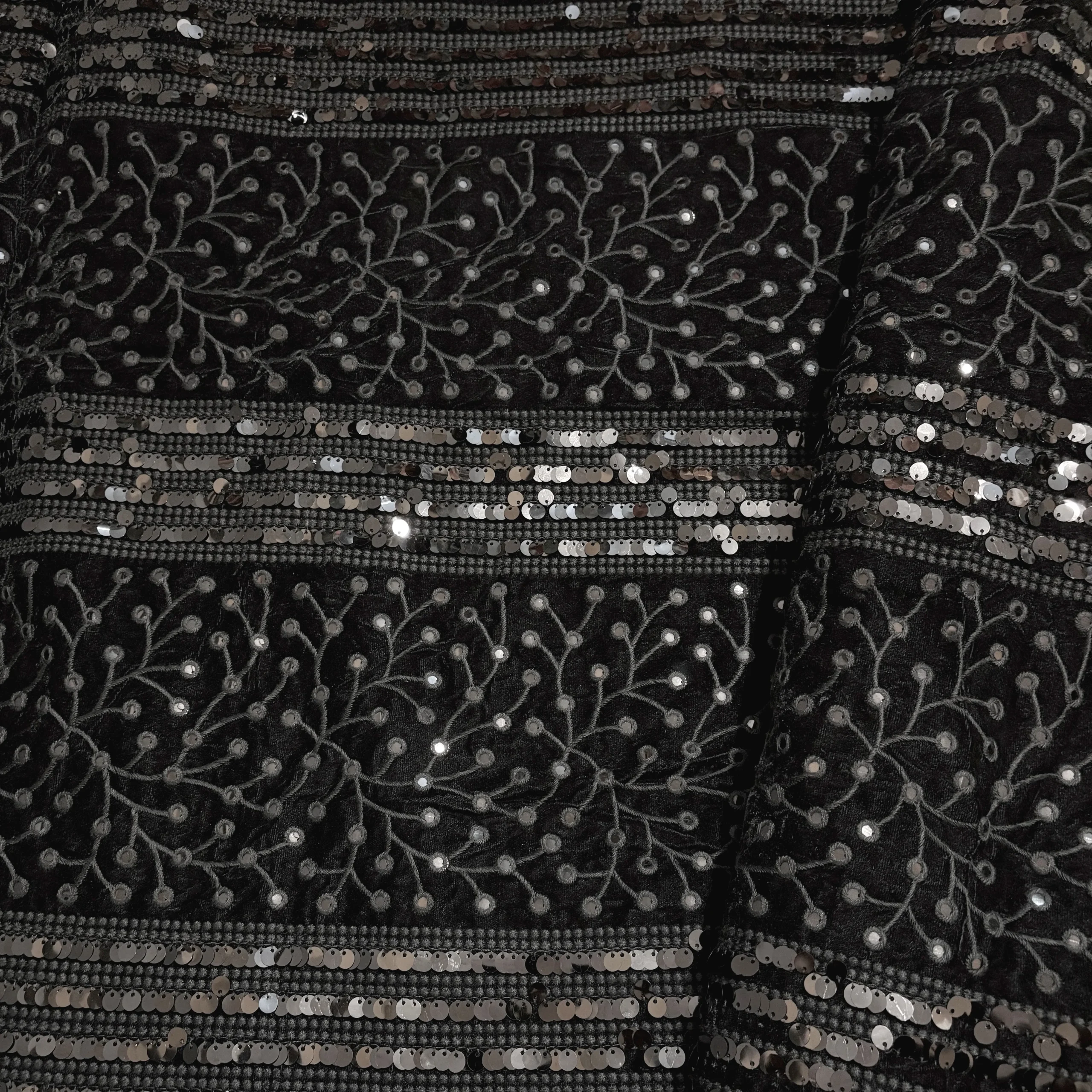 پارچه مخمل سوزت دوزی باتیک پارچه بازار پارچه ایران ارسال به سراسر ایران.Velvet fabric, needlework, batik fabric, Iranian fabric market, shipping all over Iran.