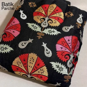 پارچه لینن نچرال سوزن دوزی و پولک دوزی باتیک پارچه بازار بزرگ ایران.Natural linen fabric, needlework and sequin embroidery, batik fabric, Iran's big bazaar.