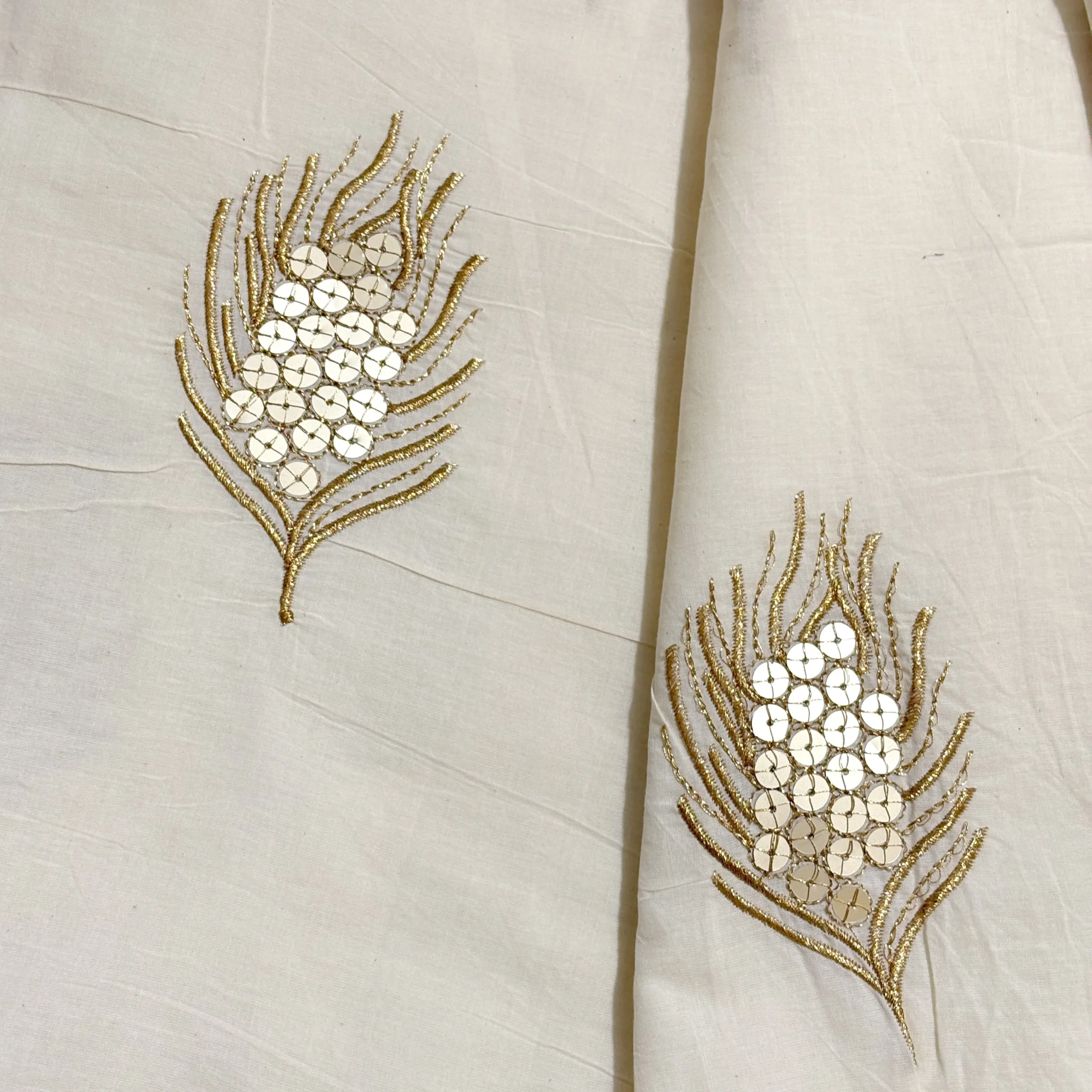 پارچه لینن نچرال سوزن دوزی و پولک دوزی باتیک پارچه بازار بزرگ ایران.Natural linen fabric, needlework and sequin embroidery, batik fabric, Iran's big bazaar.