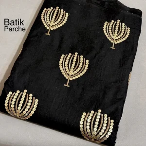 پارچه لینن نچرال سوزن دوزی و پولک دوزی باتیک پارچه بازار بزرگ ایران.Natural linen fabric, needlework and sequin embroidery, batik fabric, Iran's big bazaar.