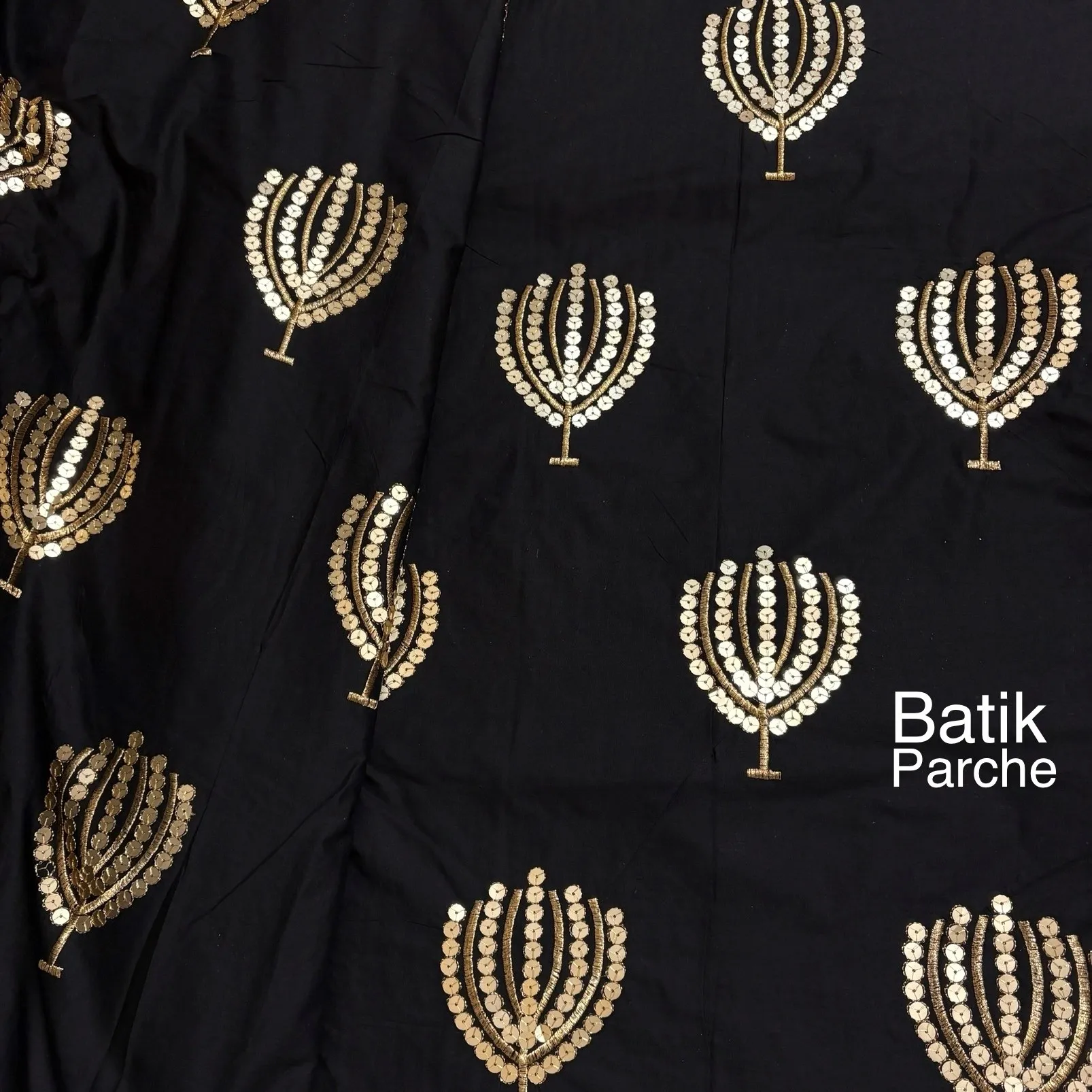 پارچه لینن نچرال سوزن دوزی و پولک دوزی باتیک پارچه بازار بزرگ ایران.Natural linen fabric, needlework and sequin embroidery, batik fabric, Iran's big bazaar.