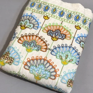 پارچه لینن نچرال سوزن دوزی و پولک دوزی باتیک پارچه بازار بزرگ ایران.Natural linen fabric, needlework and sequin embroidery, batik fabric, Iran's big bazaar.