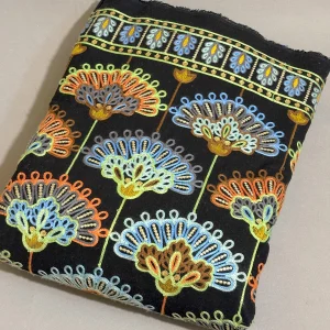 پارچه لینن نچرال سوزن دوزی و پولک دوزی باتیک پارچه بازار بزرگ ایران.Natural linen fabric, needlework and sequin embroidery, batik fabric, Iran's big bazaar.
