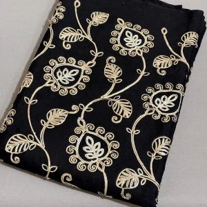 پارچه لینن نچرال سوزن دوزی و پولک دوزی باتیک پارچه بازار بزرگ ایران.Natural linen fabric, needlework and sequin embroidery, batik fabric, Iran's big bazaar.