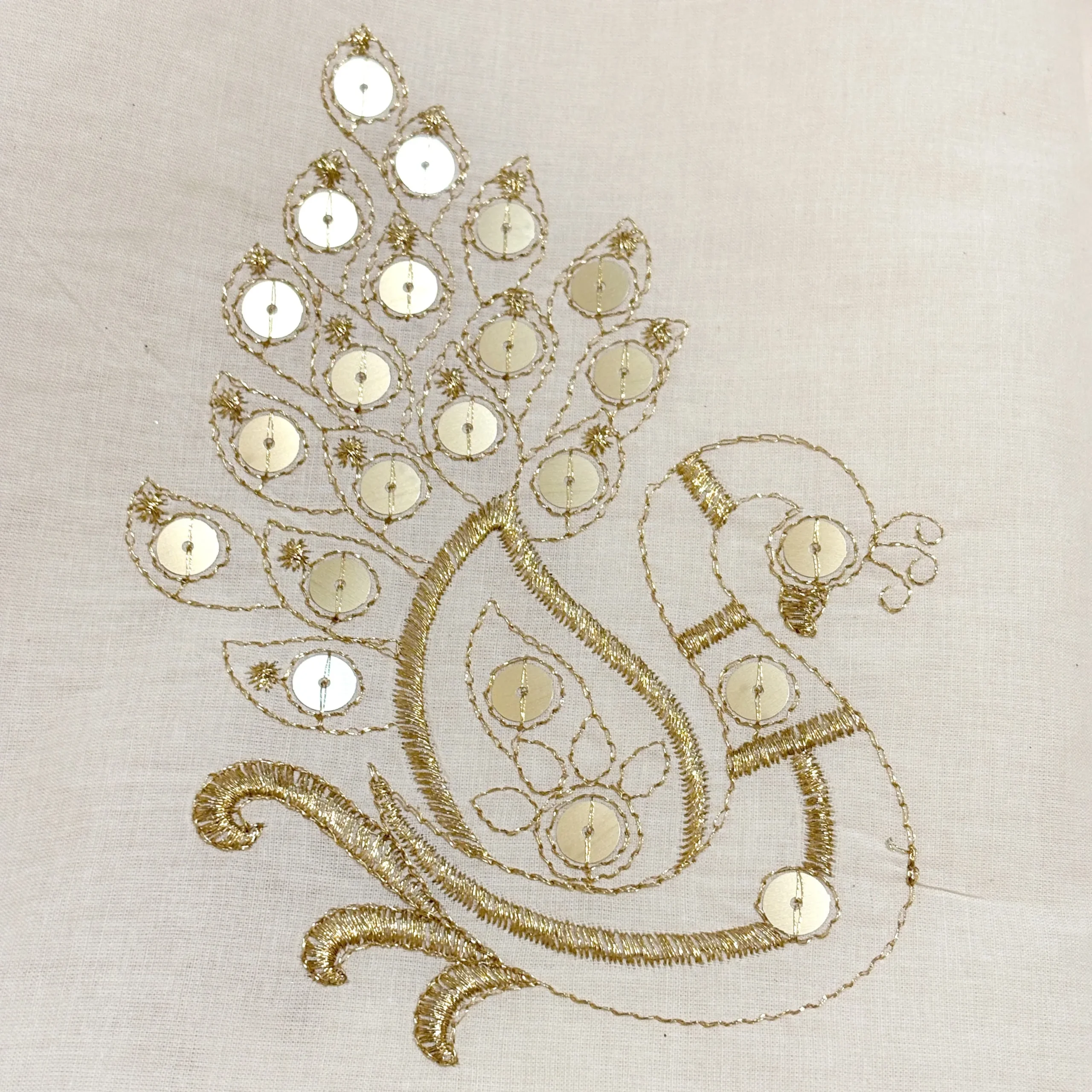 پارچه لینن نچرال سوزن دوزی و پولک دوزی باتیک پارچه بازار بزرگ ایران.Natural linen fabric, needlework and sequin embroidery, batik fabric, Iran's big bazaar.
