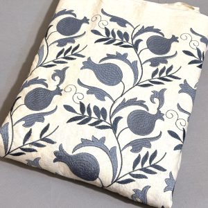 پارچه لینن نچرال سوزن دوزی و پولک دوزی باتیک پارچه بازار بزرگ ایران.Natural linen fabric, needlework and sequin embroidery, batik fabric, Iran's big bazaar.